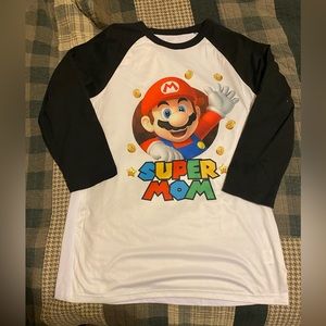 Super Mario Mom top